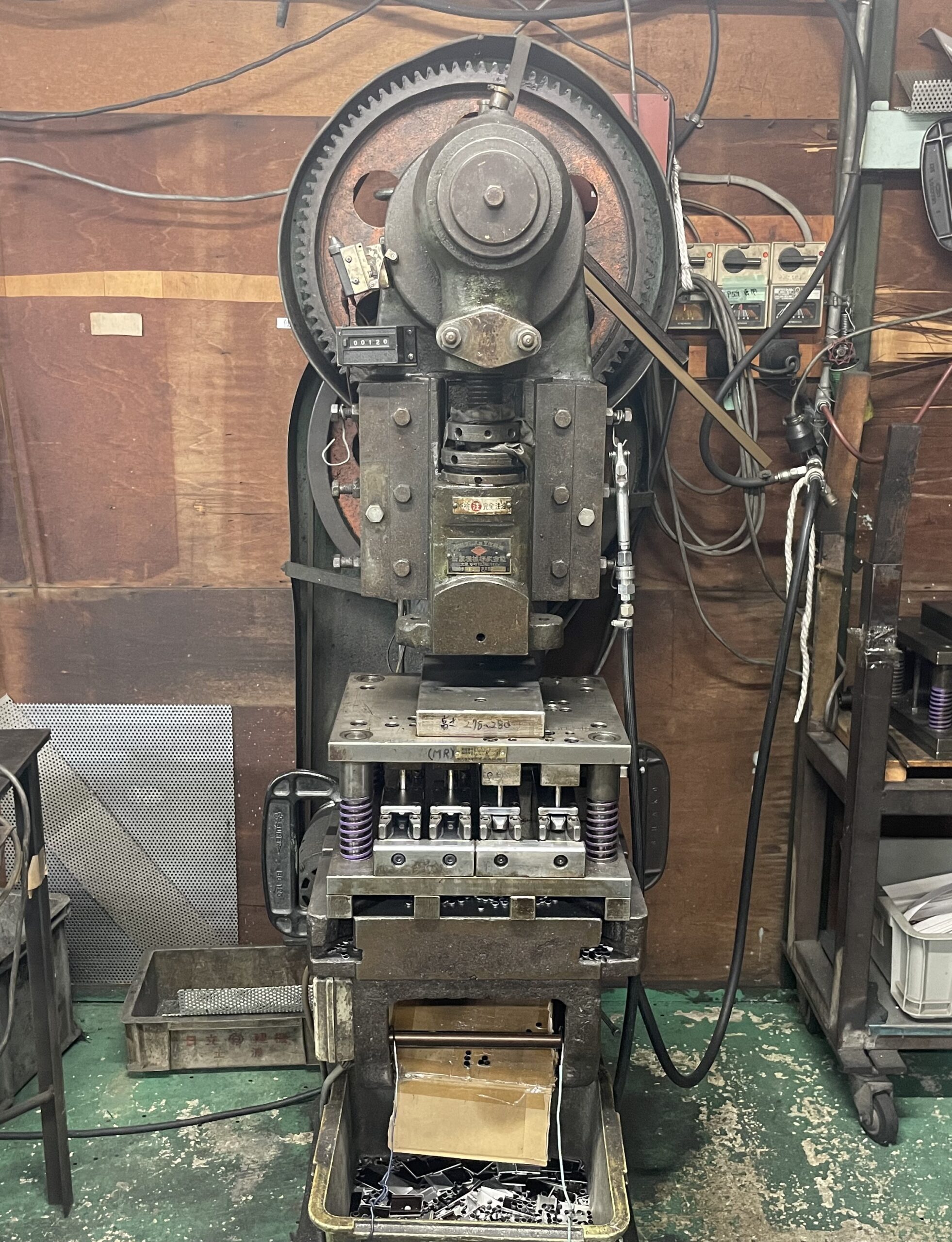 10t 単発プレス機